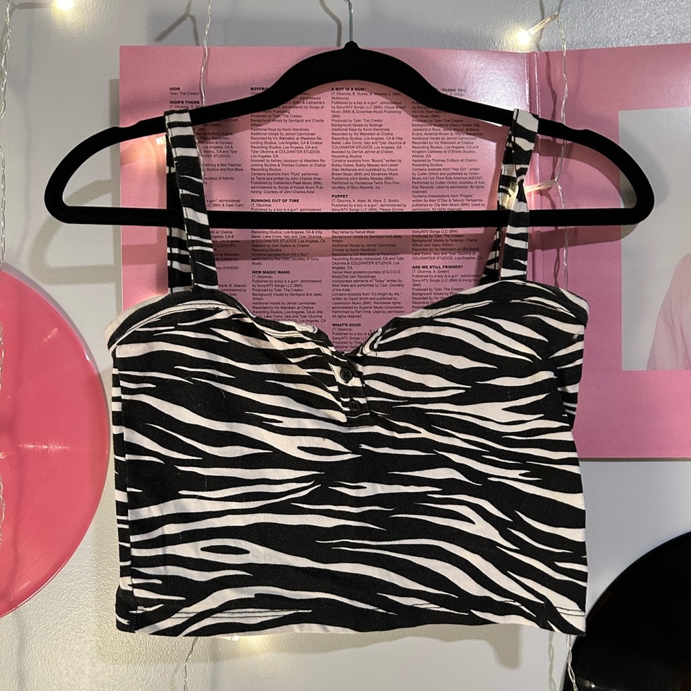 💗 zebra crop tank top with buttons on front